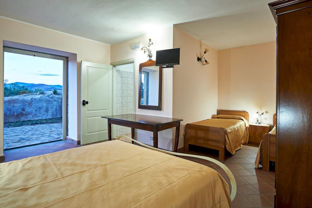Agriturismo Conte Ruggero Centuripe Exterior foto