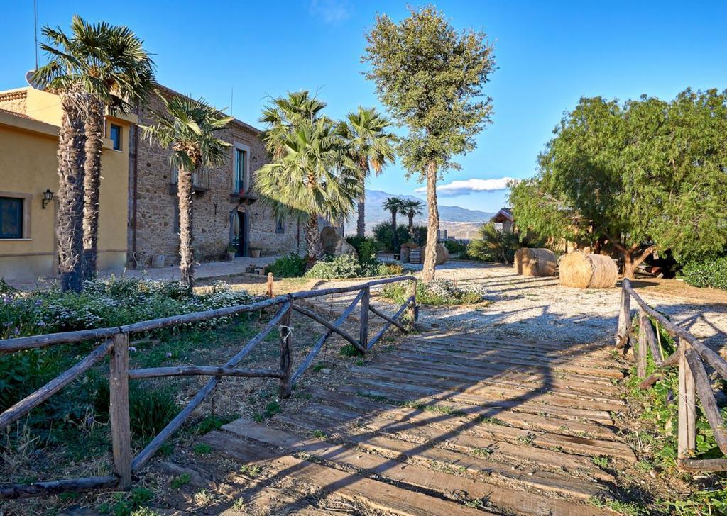 Agriturismo Conte Ruggero Centuripe Exterior foto